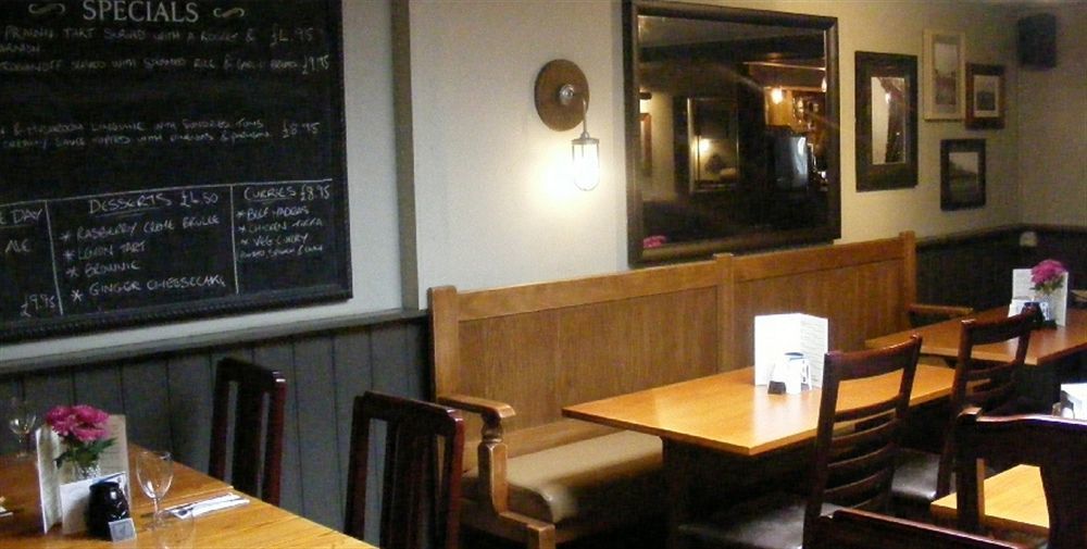 فندق بينزانسفي  The Fountain Tavern المظهر الخارجي الصورة
