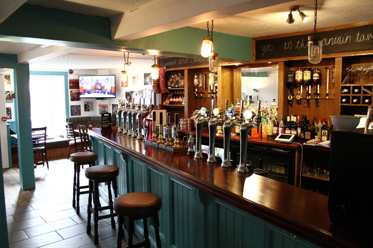 فندق بينزانسفي  The Fountain Tavern المظهر الخارجي الصورة
